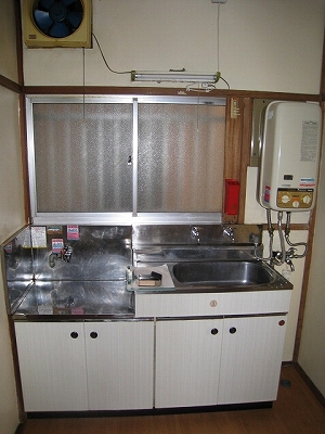 Kitchen. Yutaka Zhuang No. 202 rooms kitchen