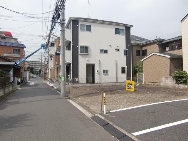 Local photos, including front road. August 2013 early shooting