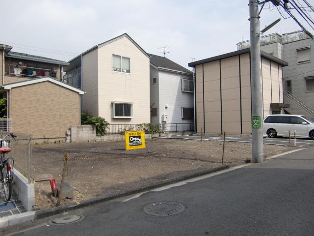 Local photos, including front road. August 2013 early shooting