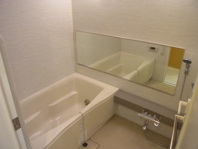 Bathroom. 1418 size, With bathroom dryer!