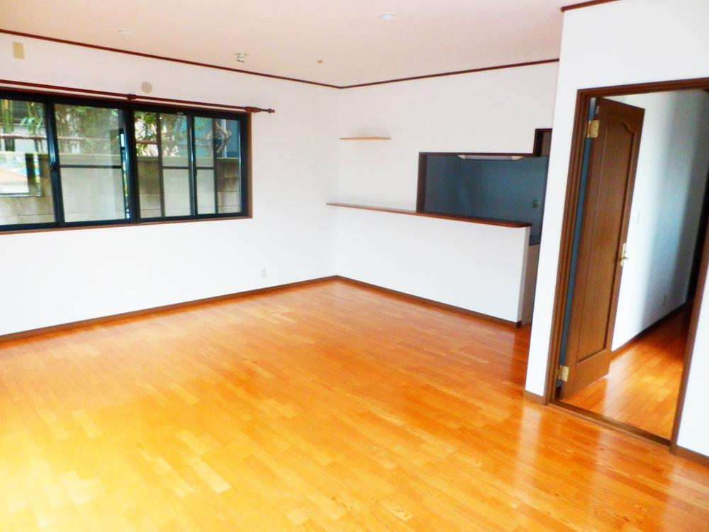 Living. LDK is a spacious 19 Pledge! There is a bright and airy, Comfortable to spend it in the family! (December 2013) Shooting