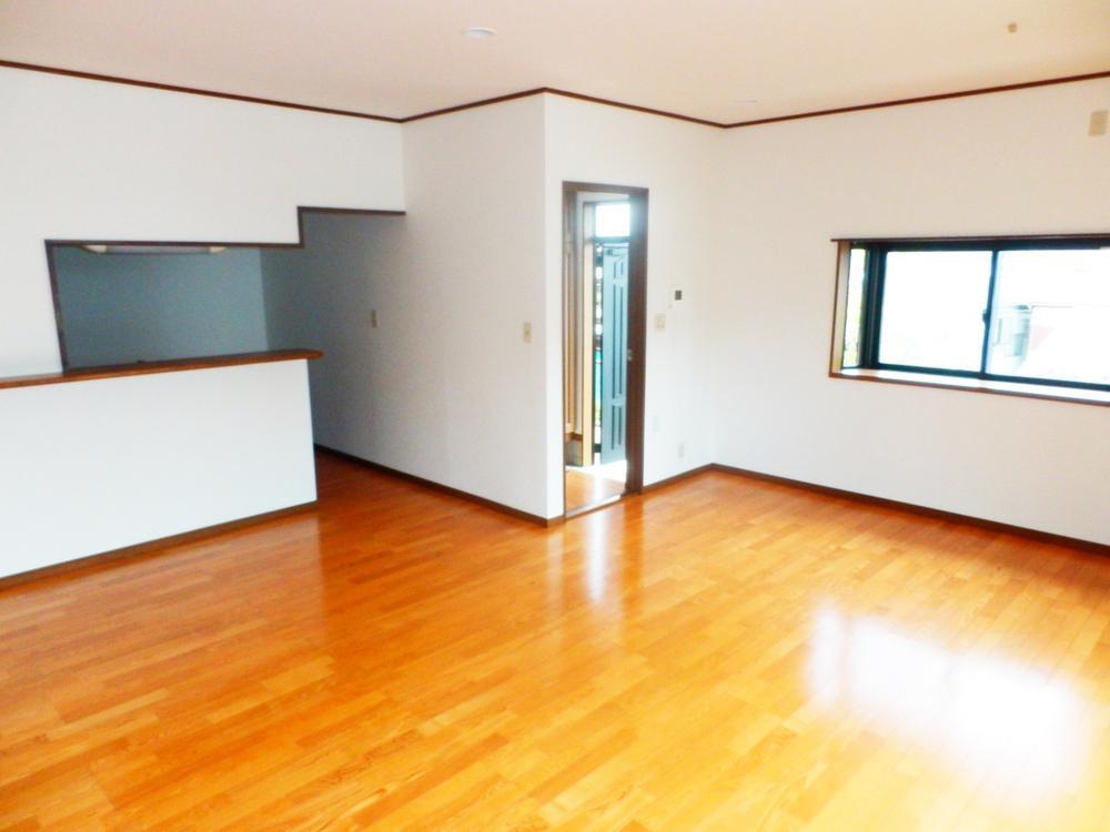 Living. Kikuna Station 18 mins! Toyoko ・ JR Yokohama Line 2 wayside available good location! You will in a room look! You can guide! (December 2013) Shooting