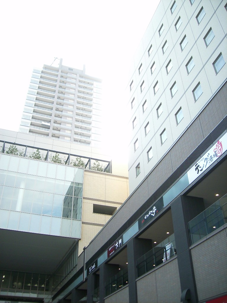 Shopping centre. 580m to Sea Crane (shopping center)