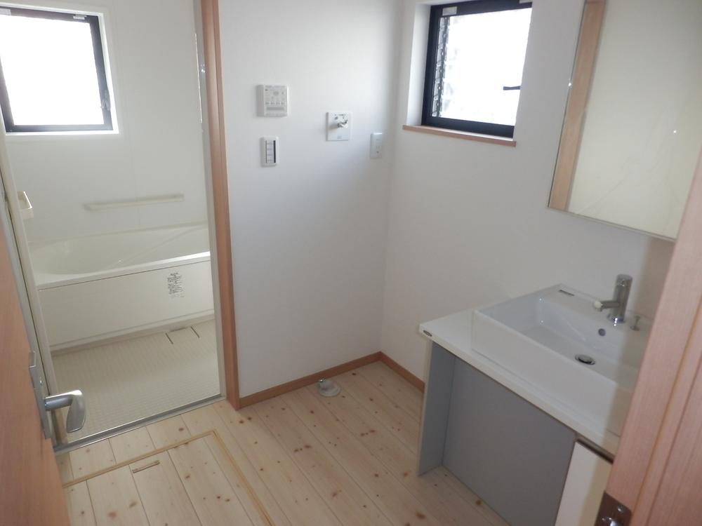 Same specifications photos (Other introspection). Wash basin The company specification example Vanity with hand shower There is also a storage