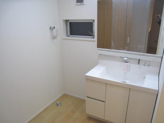 Wash basin, toilet. Indoor (11 May 2013) Shooting