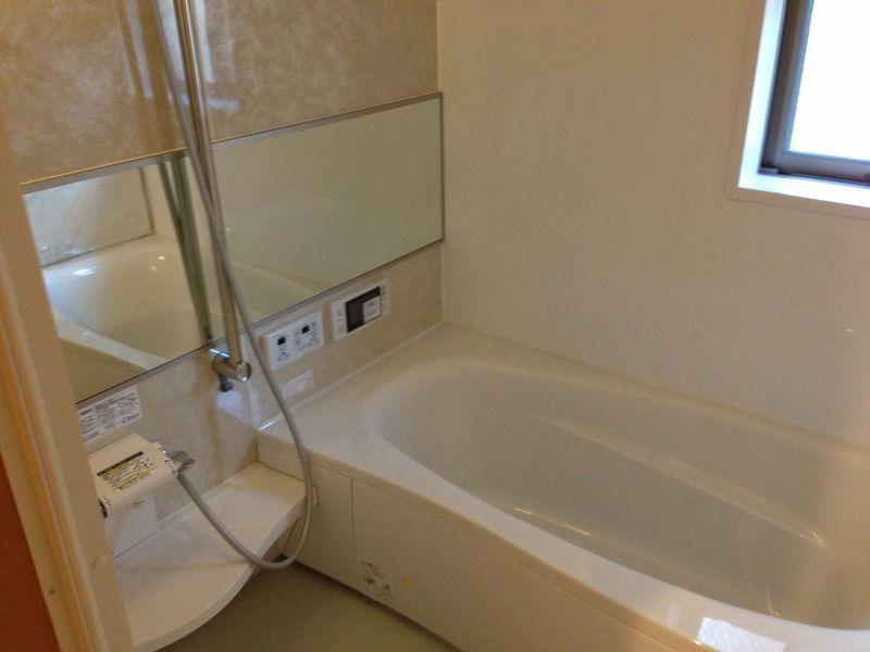 Bathroom. Bathroom TV with 1 tsubo bus