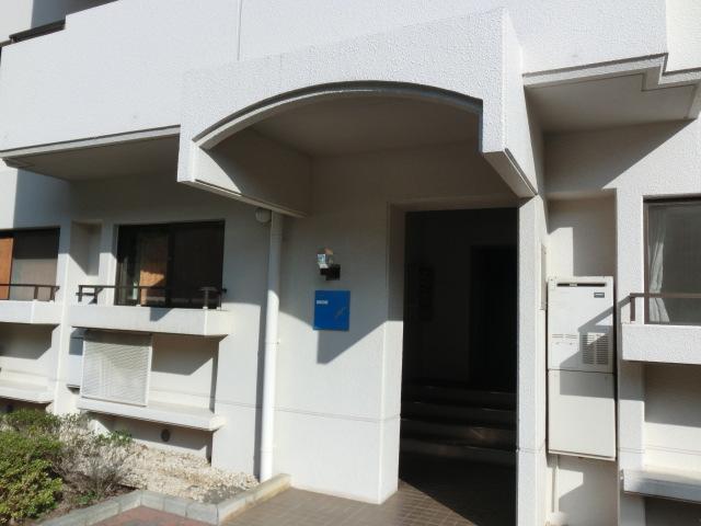 Entrance. Common areas