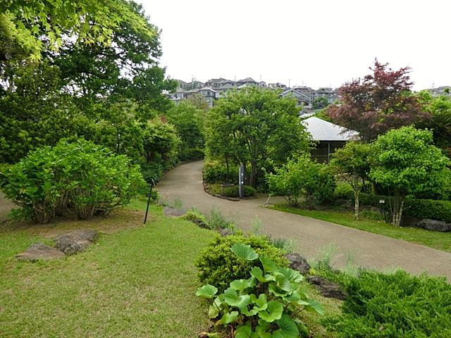 park. It is 610m very beautiful park to Baba flowers and trees Gardens. Strolling also pleasant. 