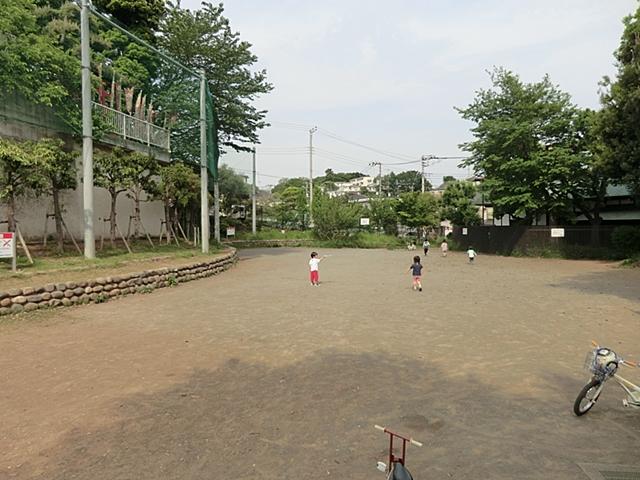 park. Near 300m large park until Baba Akamon park. Please with your family everyone is on holiday. 
