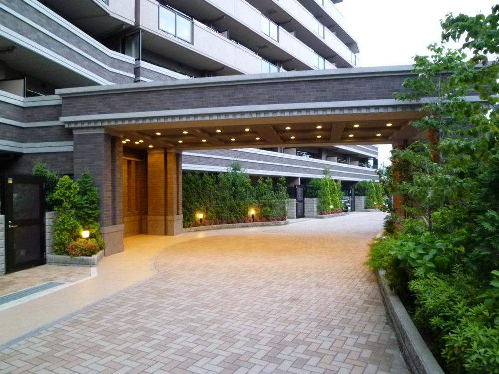 Entrance. Common areas