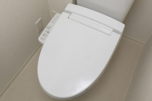 That can be effectively washed with water-saving toilet (shower toilet) small amount of water. Also equipped with heating toilet seat and deodorizing function (D2 type model room)