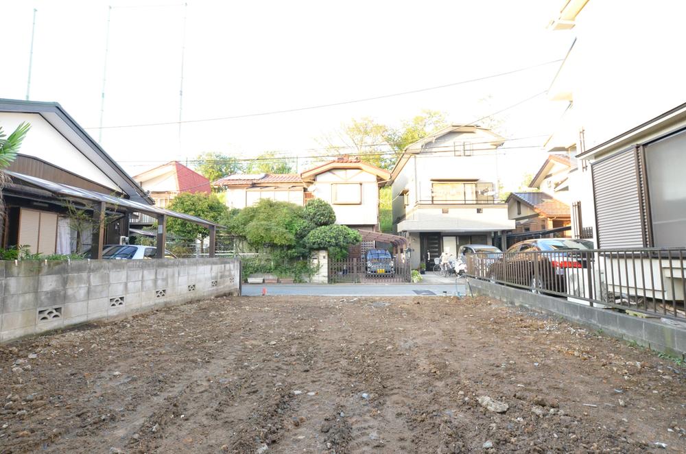 Local appearance photo. Car space Thank 2 car!