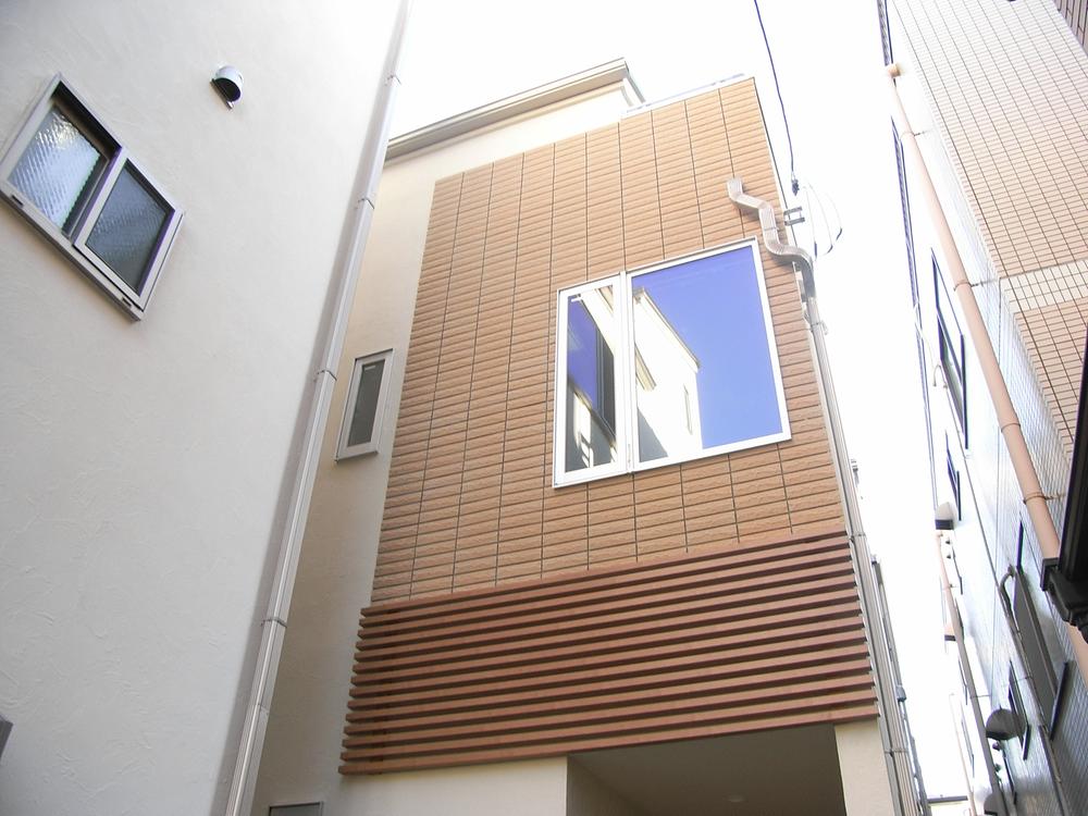 Local appearance photo. Local (11 May 2013) Shooting