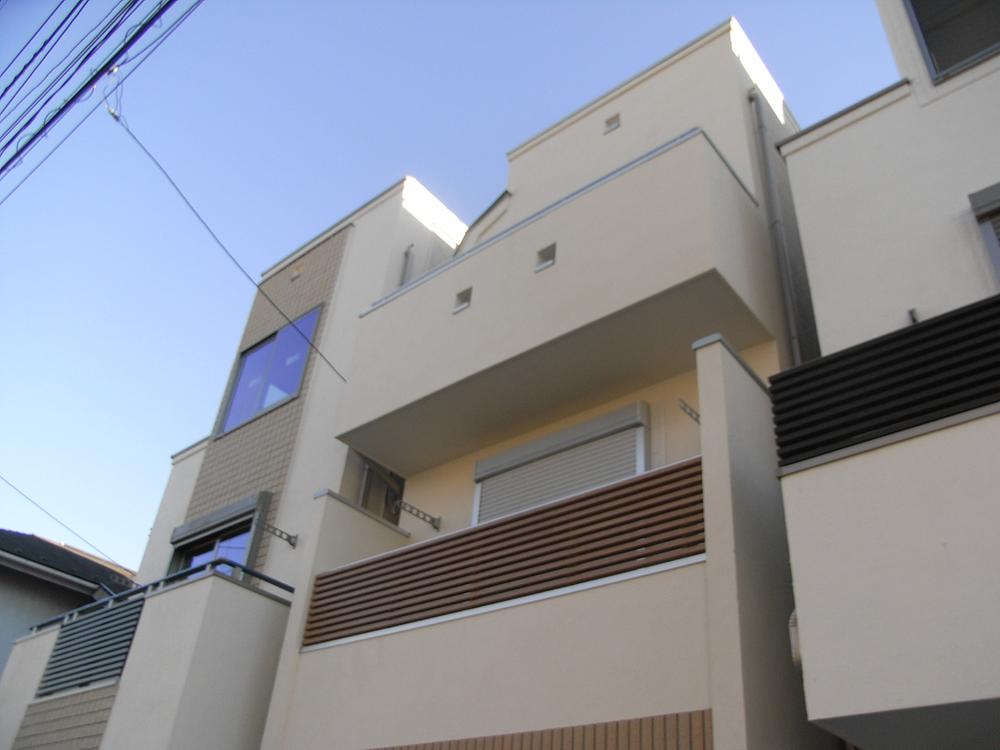 Local appearance photo. Local (11 May 2013) Shooting