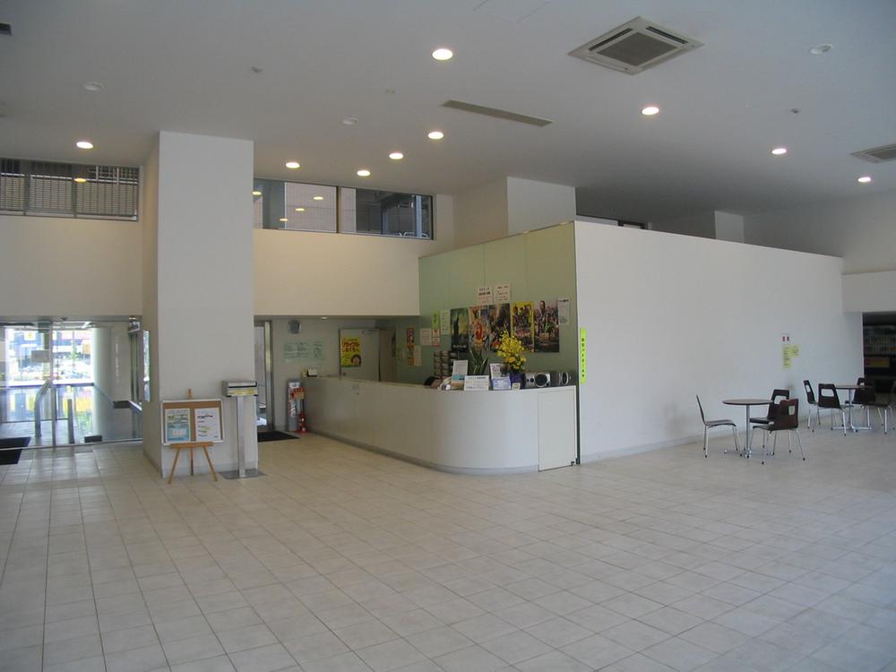 lobby. Is a big community that there is a convenience store nursery, etc. to the indoor pool and on-site. Front service is also located convenient.