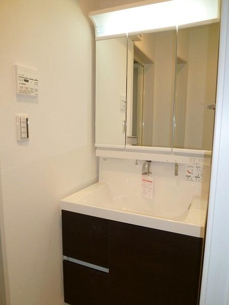 Same specifications photos (Other introspection). Same specifications complete example of construction (vanity)