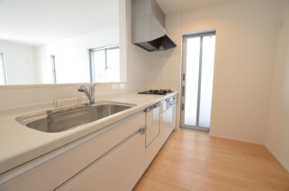 Kitchen. Indoor (11 May 2013) Shooting