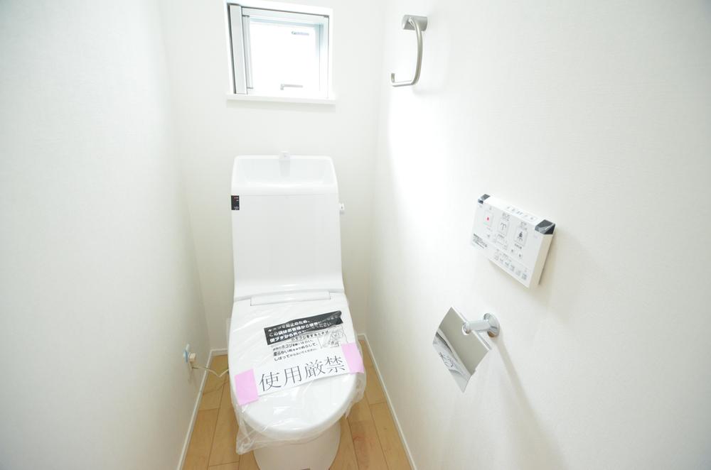 Toilet. Indoor (11 May 2013) Shooting