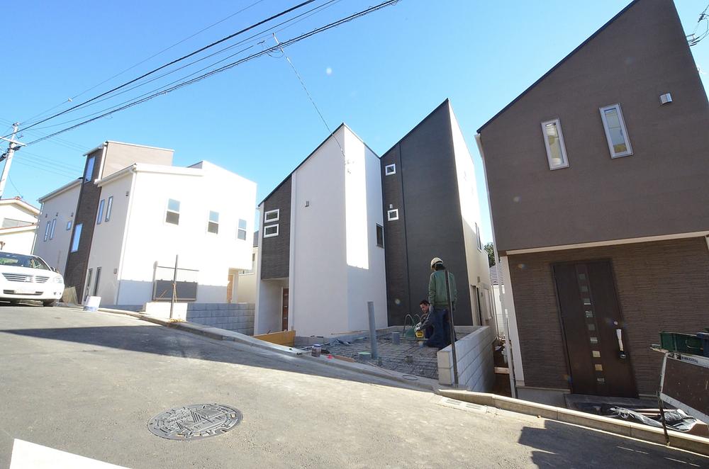 Local appearance photo. Day is good in the south Hinadan! 