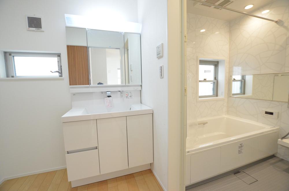 Wash basin, toilet. Indoor (11 May 2013) Shooting