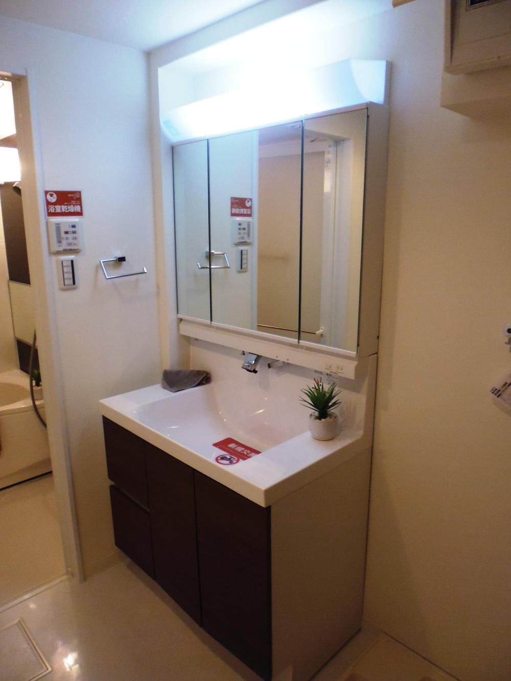 Wash basin, toilet. Indoor shooting