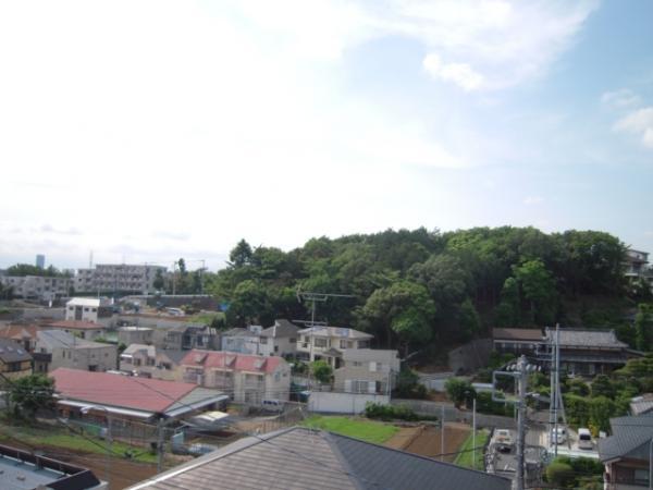 View photos from the dwelling unit. View from the balcony / 2013 May shooting