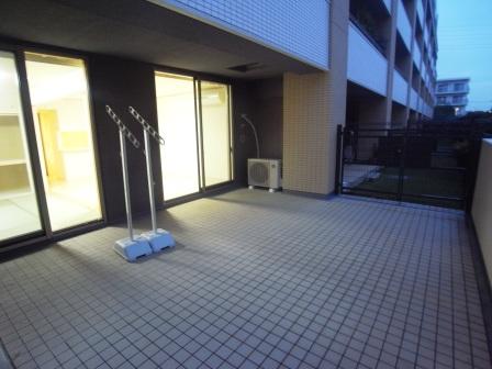 Garden. 38.52 square meters of a private terrace (11 May 2013) Shooting