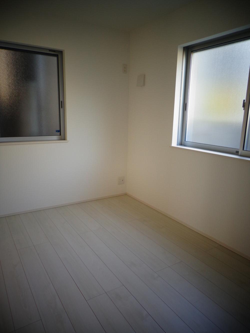 Non-living room. First floor storeroom 6 Pledge (2013 November shooting)