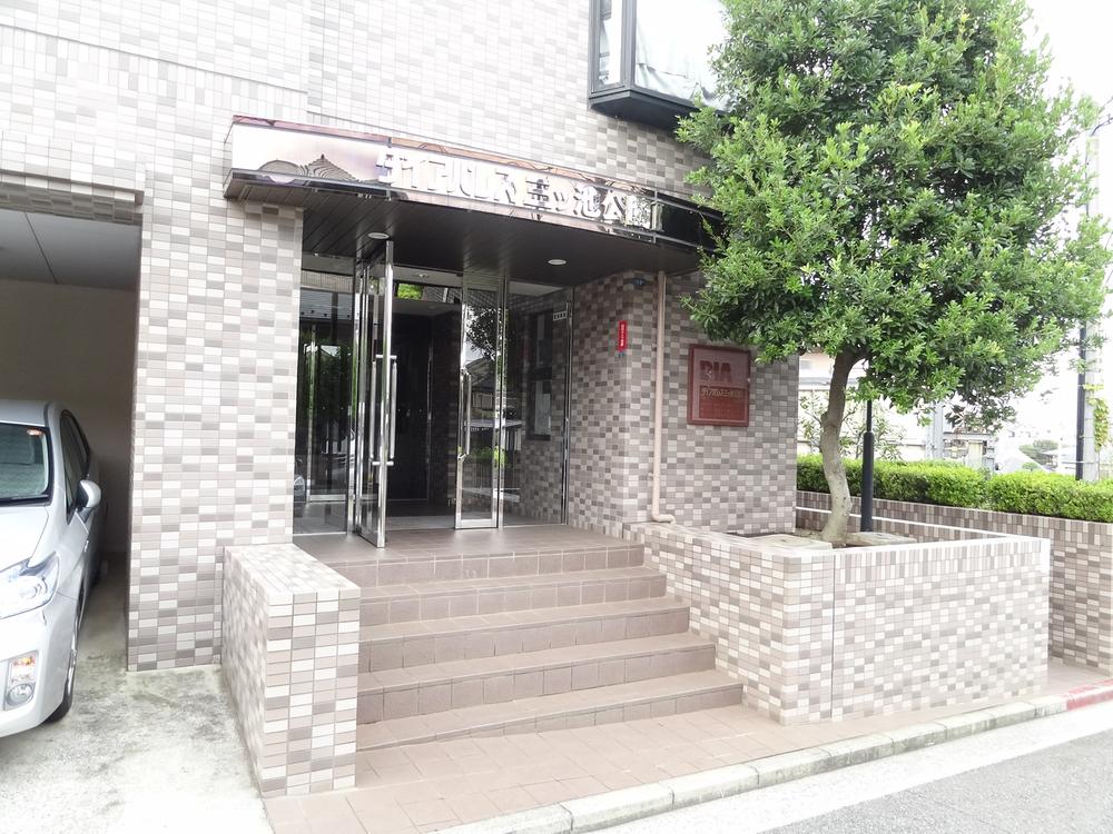 Entrance. Common areas