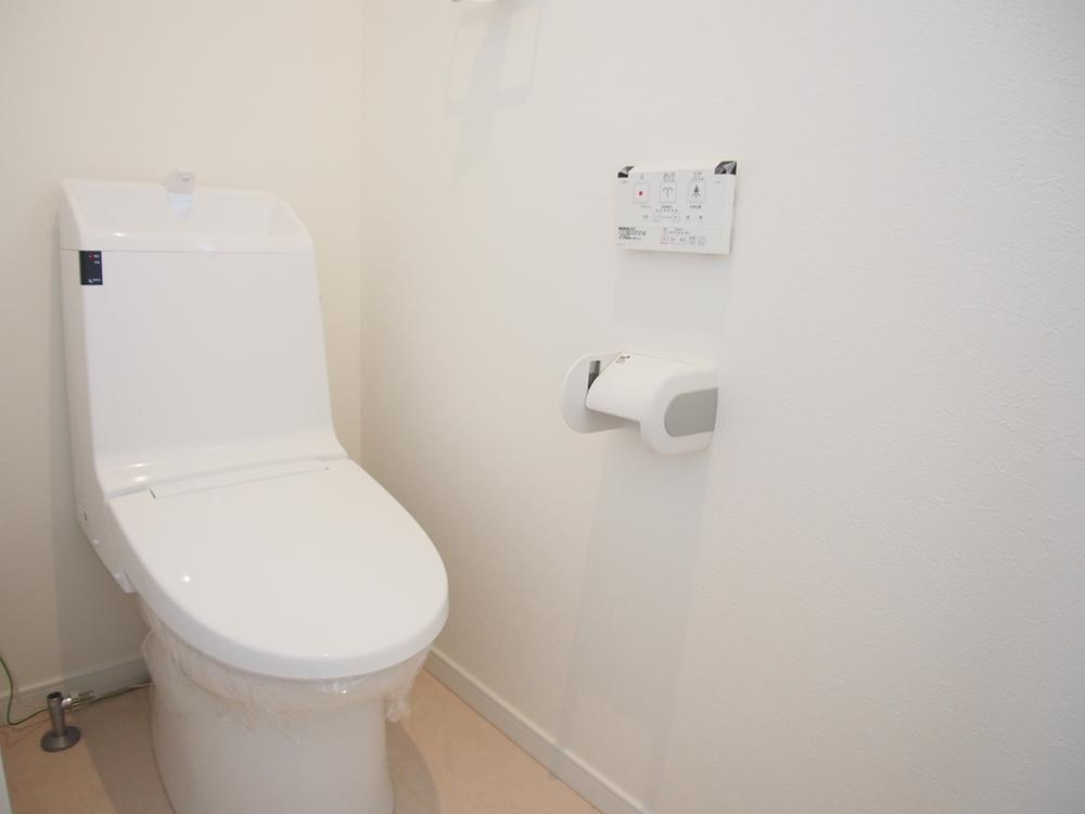 Toilet. Indoor (12 May 2013) Shooting