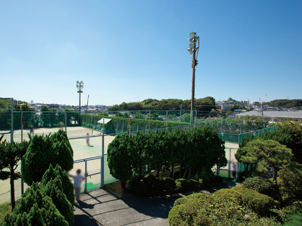 Surrounding environment. Tsurumi Tennis Garden (about 180m ・ A 3-minute walk)