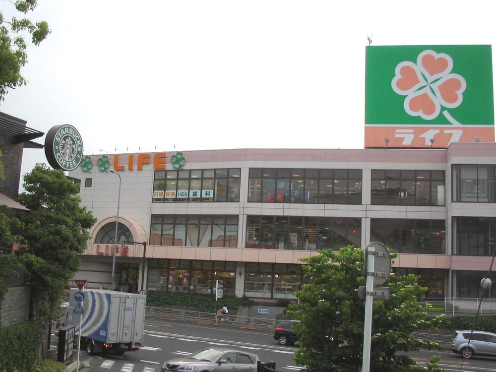 Supermarket. Until Life Tsurumi shop 500m