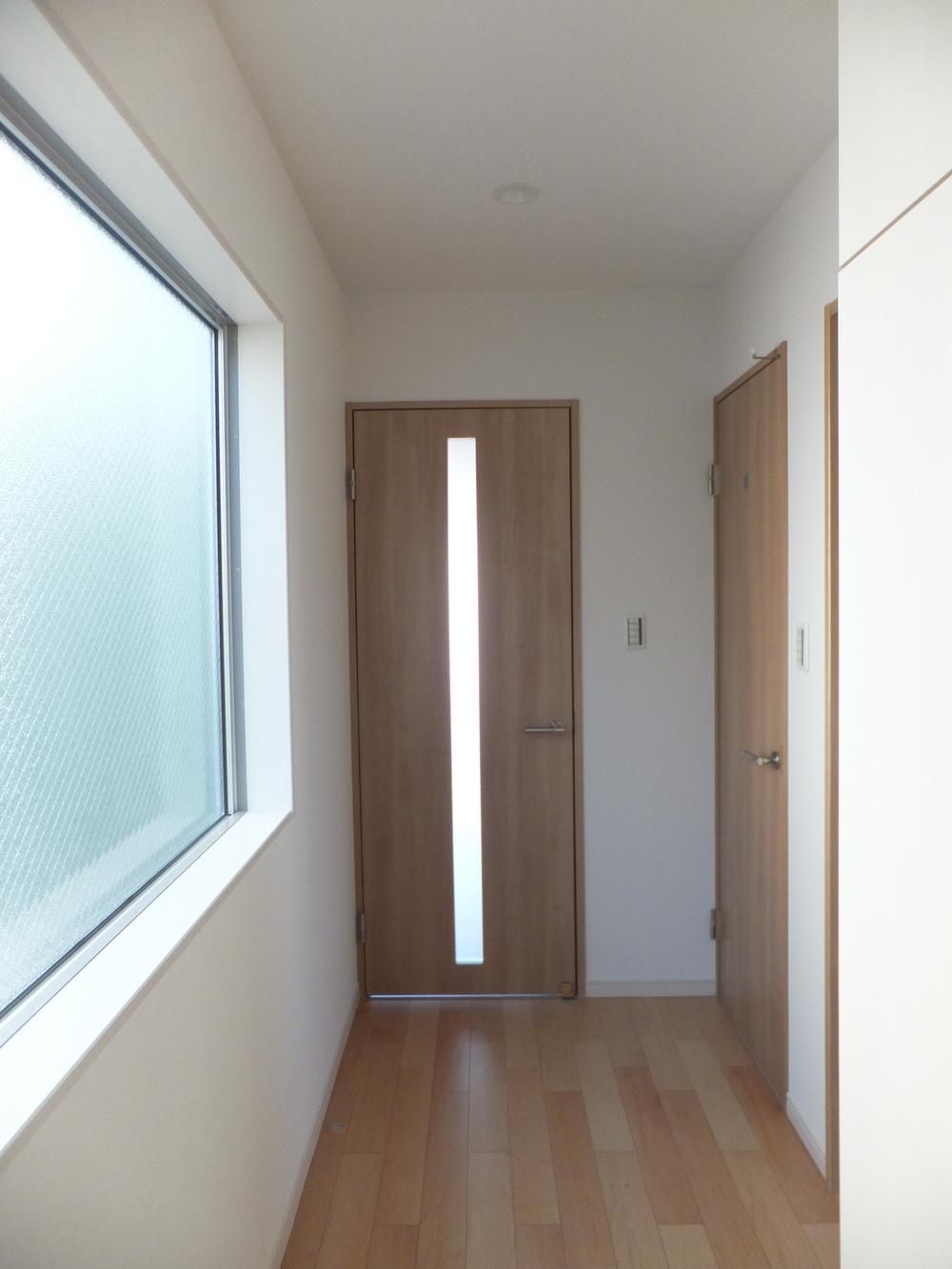 Entrance. It has become a bright entrance by a large window. 