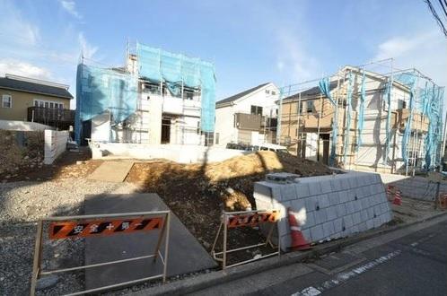 Local photos, including front road. Local (10 May 2013) Shooting