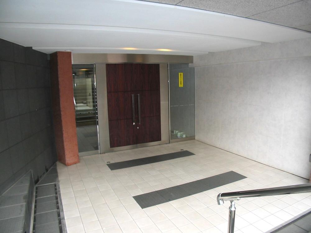 Entrance. Common areas