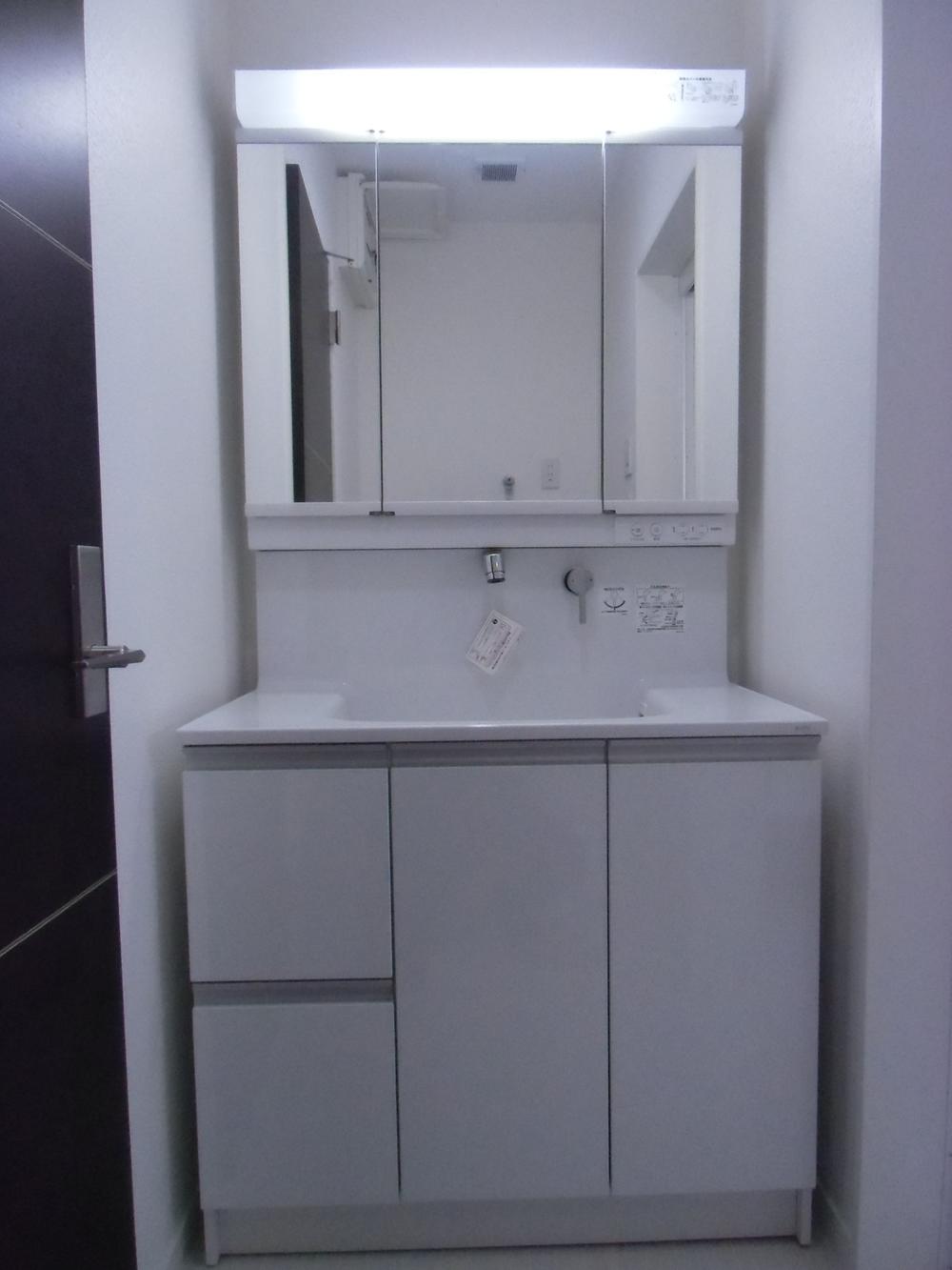 Wash basin, toilet. Indoor (10 May 2013) Shooting