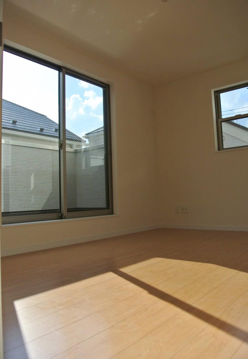 Non-living room. The third floor of sun per good Western-style