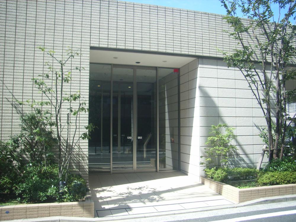 Entrance. Common areas