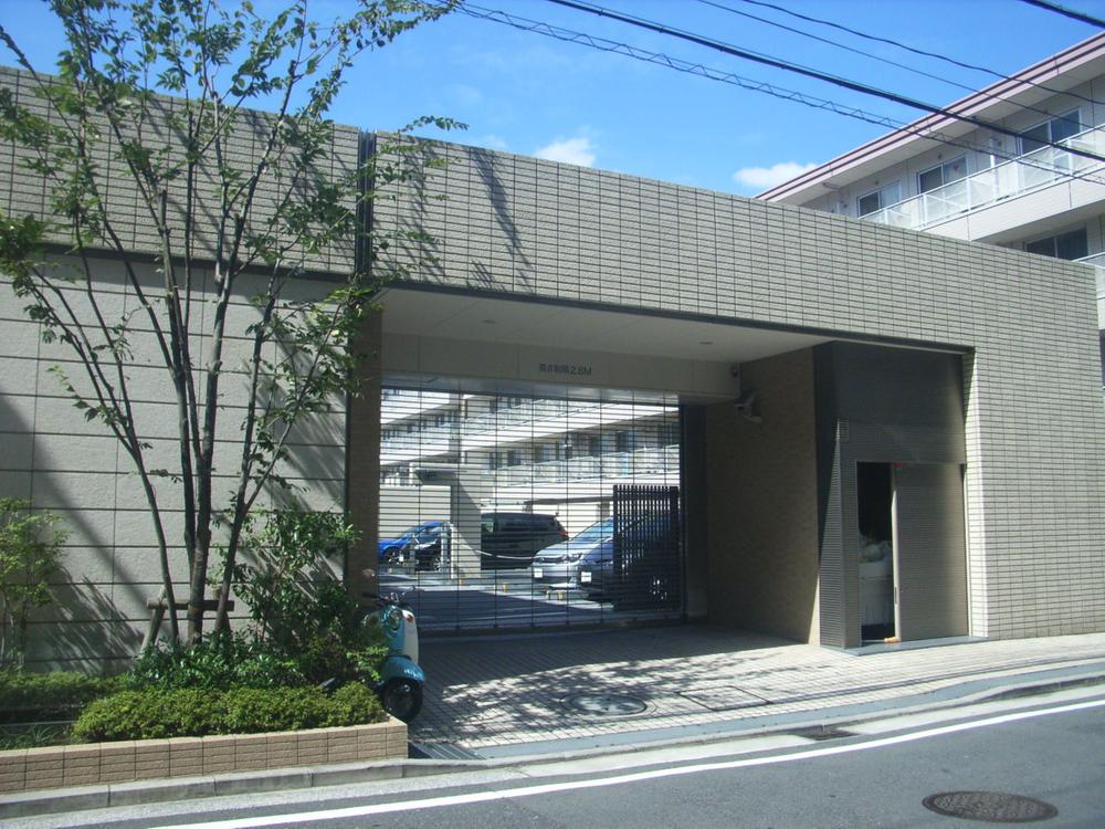 Entrance. Common area parking lot entrance
