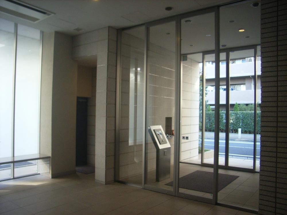 Entrance. Common areas