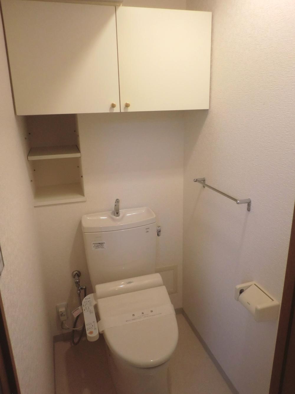 Toilet. Indoor (11 May 2013) Shooting