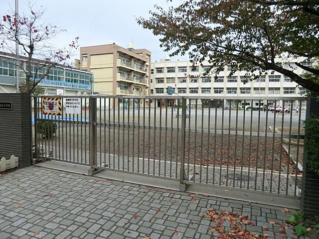 Primary school. Yokohama Municipal Tsurumi 600m up to elementary school