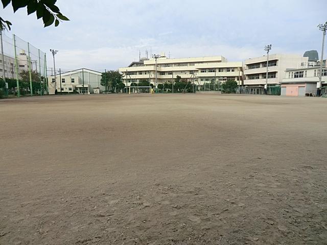Junior high school. 1900m to Yokohama Municipal Tsurumi Junior High School