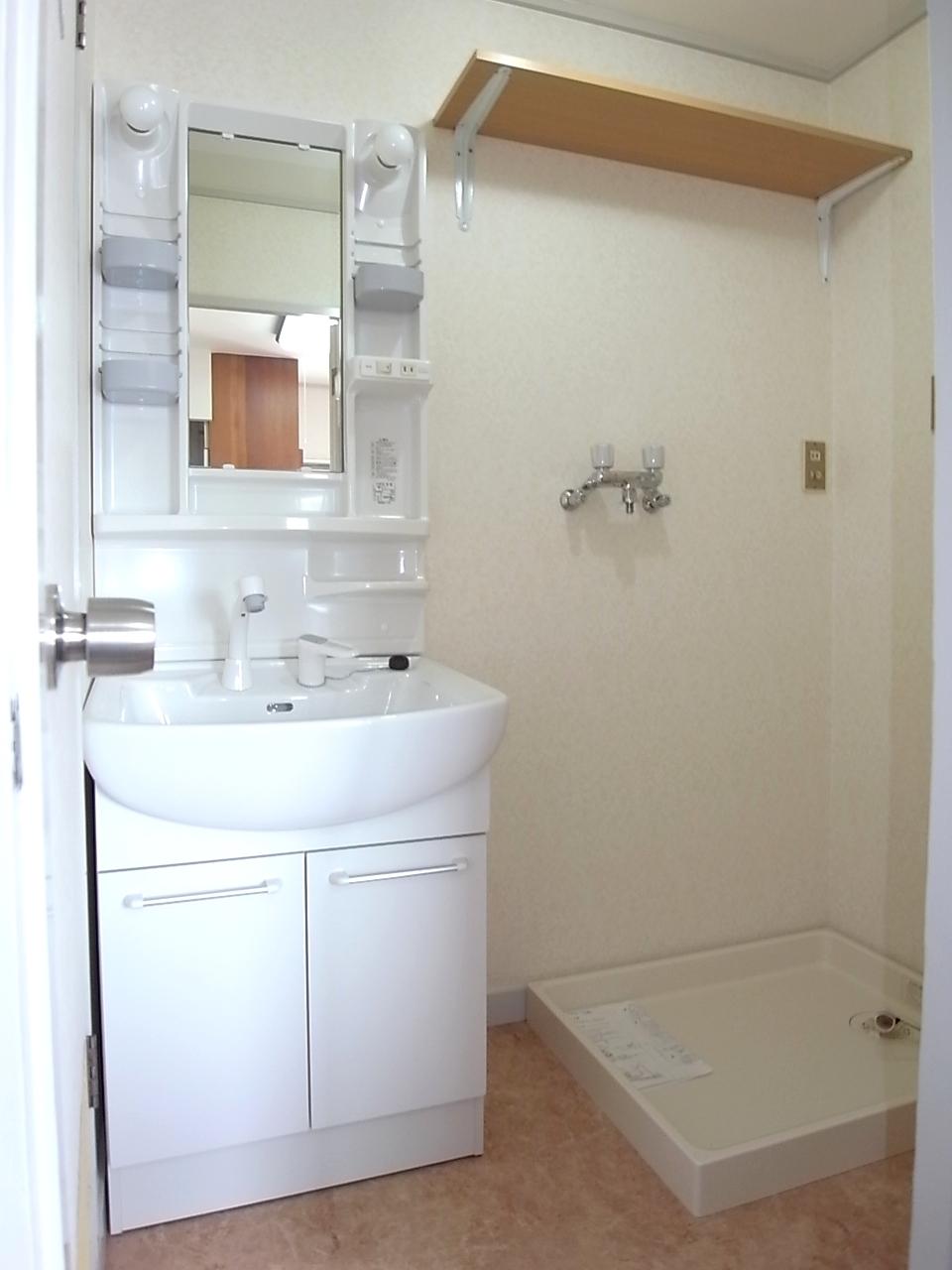 Wash basin, toilet. Wash basin with dresser ・ Waterproof Edition (August 2012 a new exchange) Indoor (June 2013) Shooting