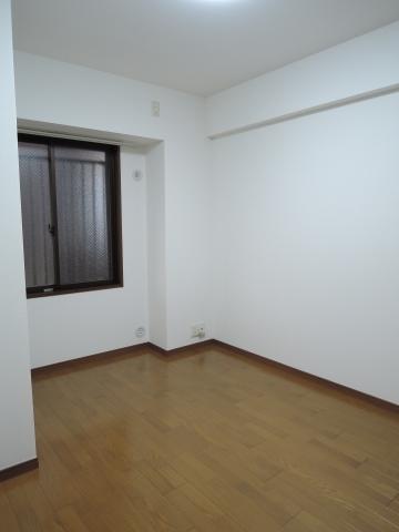 Non-living room. 5.2 Pledge Service Room of