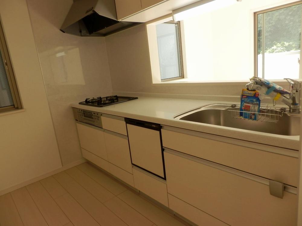 Kitchen. Kitchen (October 2013) Shooting 6 Building is in the kitchen. Since the kitchen space is Yes taking widely, It is very easy to use!