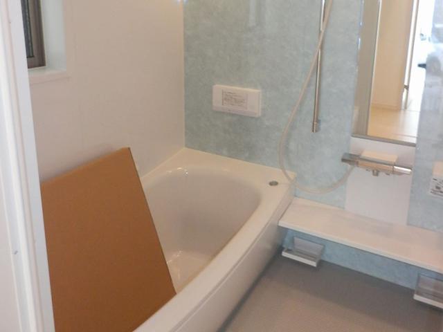 Bathroom. Bathroom (10 May 2013) Shooting 6 is a bathroom of Building. You can soak in the bathtub afield