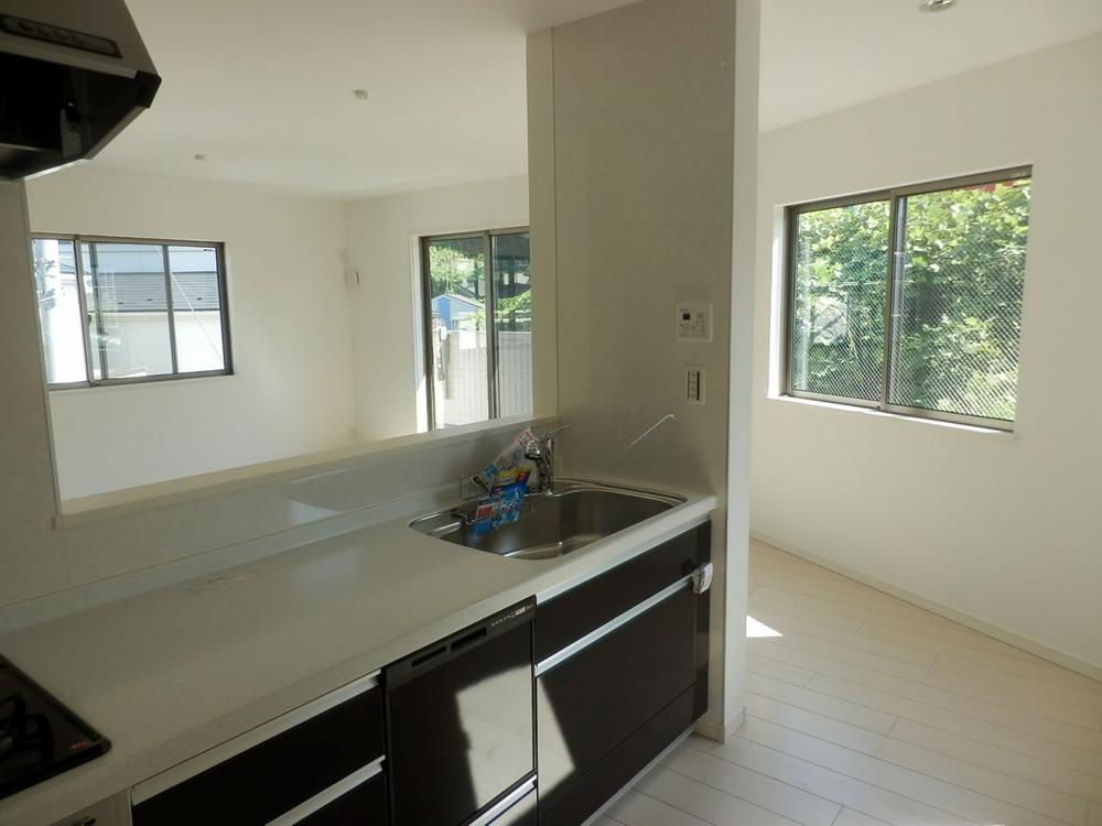 Kitchen. Kitchen (October 2013) Shooting 5 Building is in the kitchen. Since the kitchen space is Yes taking widely, It is very easy to use!