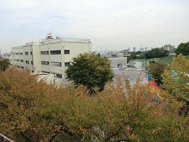 Primary school. Kamisueyoshi until elementary school 430m