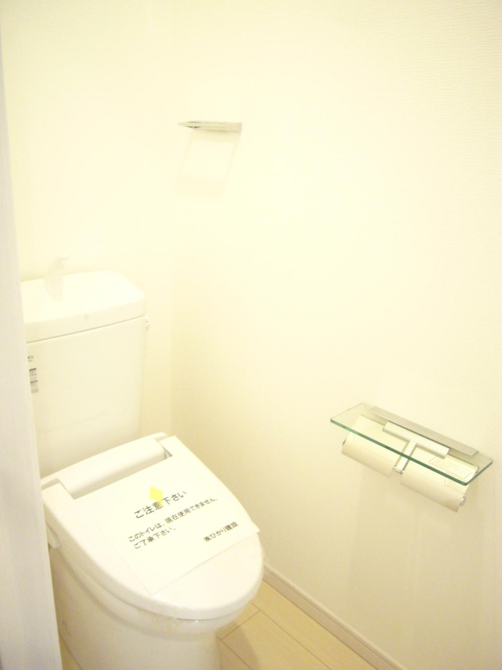 Toilet. The first floor toilet with shower toilet. 2013 November 13 shooting Building 3